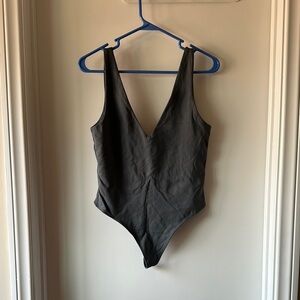 Aritzia Babaton Contour V-Neck Bodysuit